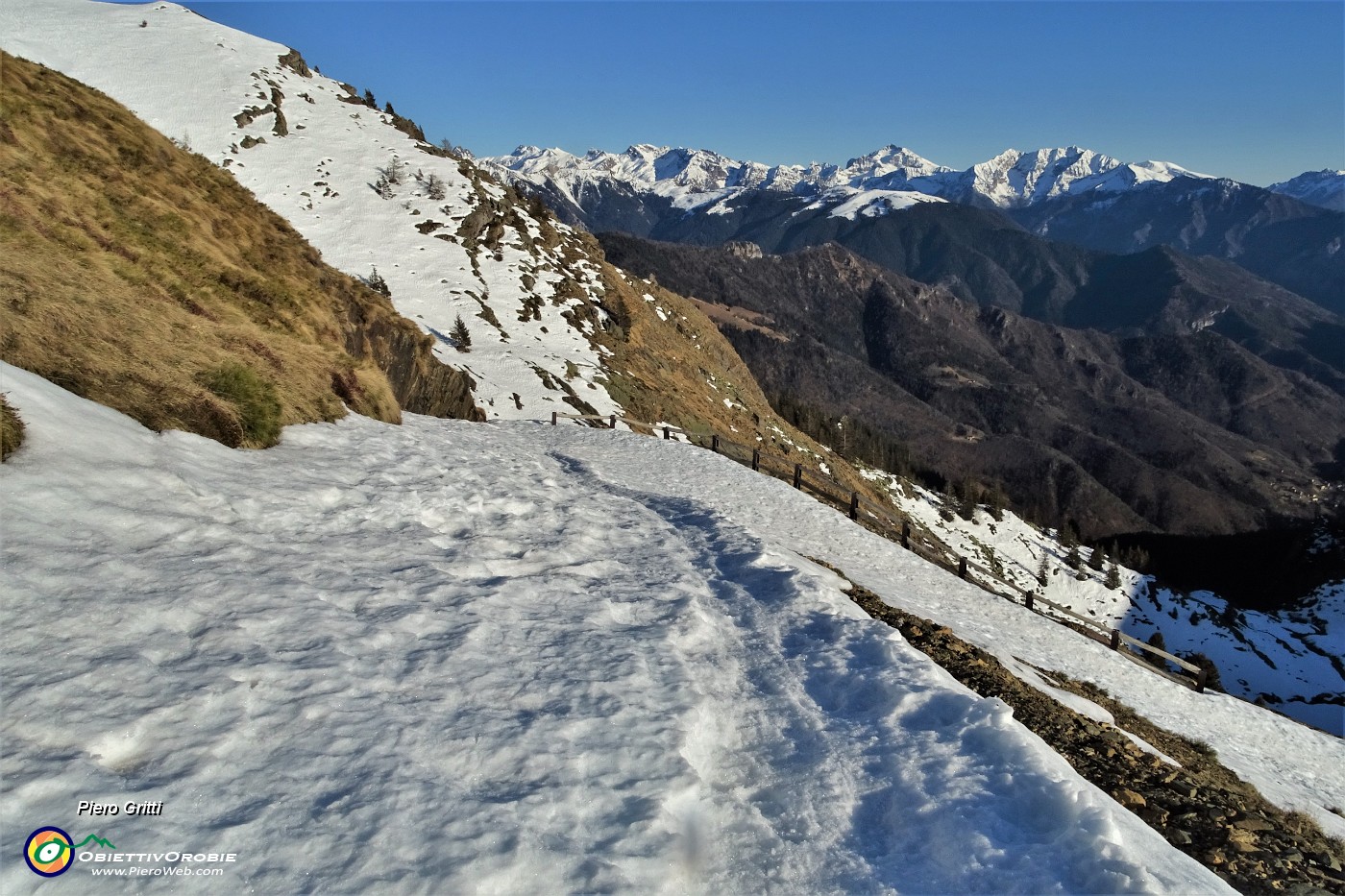 58 Scendo dalle Biate della croce (1862 m) alla Casera Foppa (1750 m).JPG